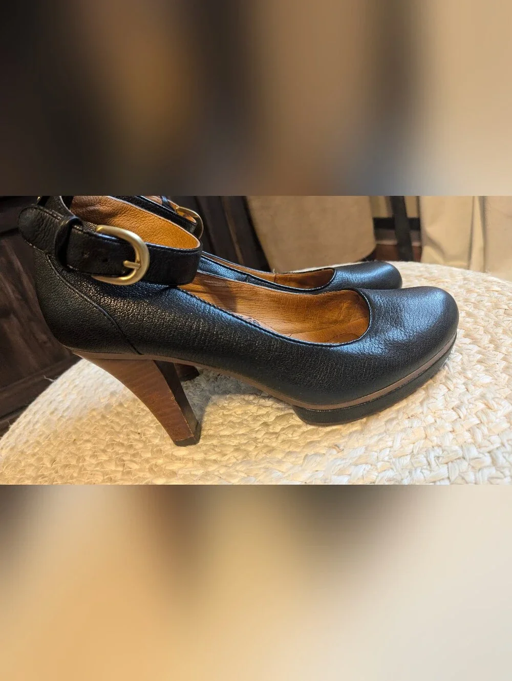 Classic Black Leather Platform Pumps - Picture 6 of 7